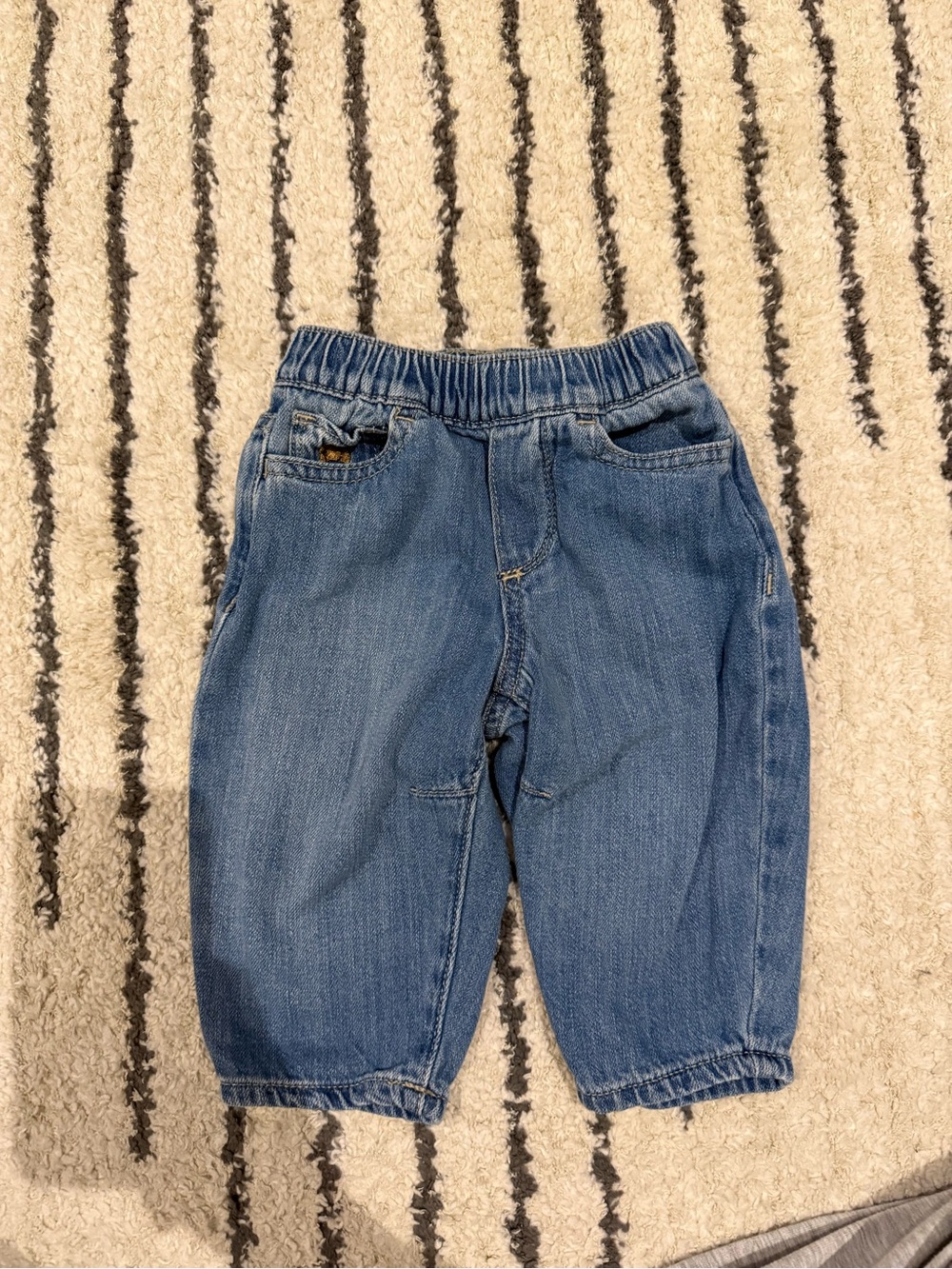 GAP Baby Pull-on Barrel Jeans size 6-12 months